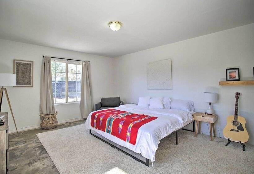 Chic Morongo Valley Home: Mtn Views & Pergola