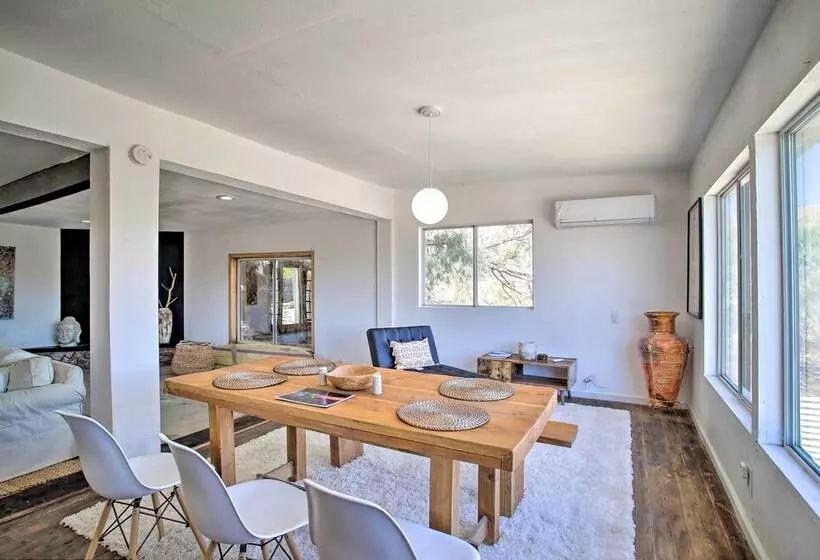 Chic Morongo Valley Home: Mtn Views & Pergola