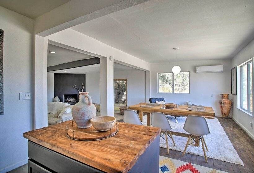 Chic Morongo Valley Home: Mtn Views & Pergola