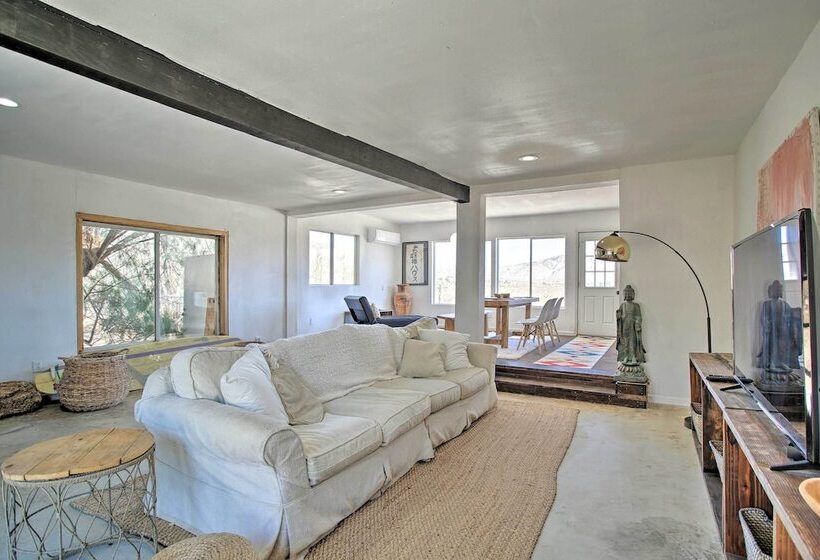 Chic Morongo Valley Home: Mtn Views & Pergola