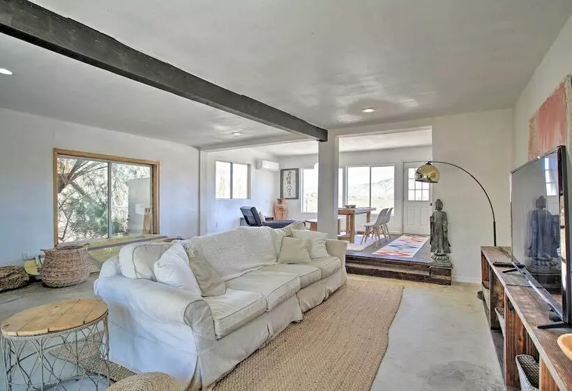 Chic Morongo Valley Home: Mtn Views & Pergola