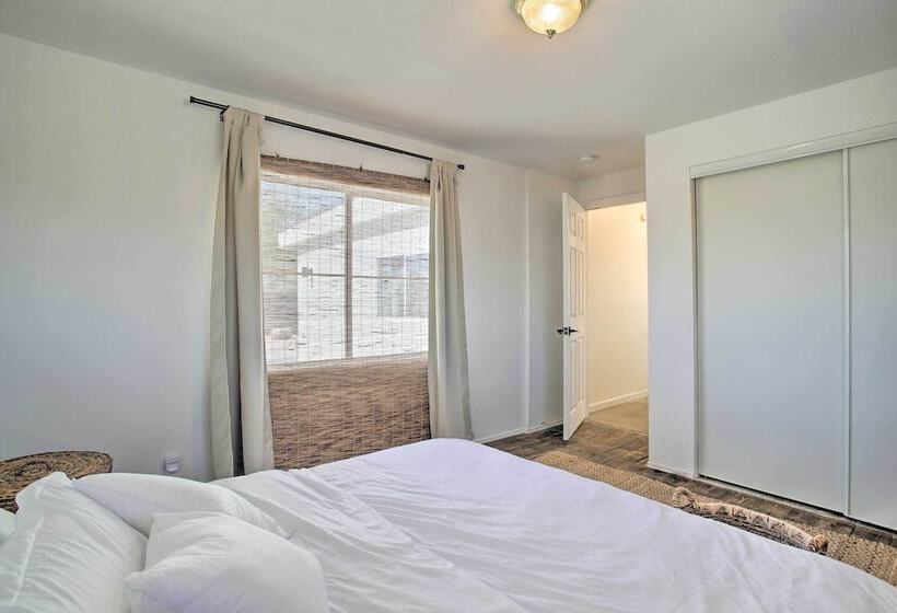 Chic Morongo Valley Home: Mtn Views & Pergola