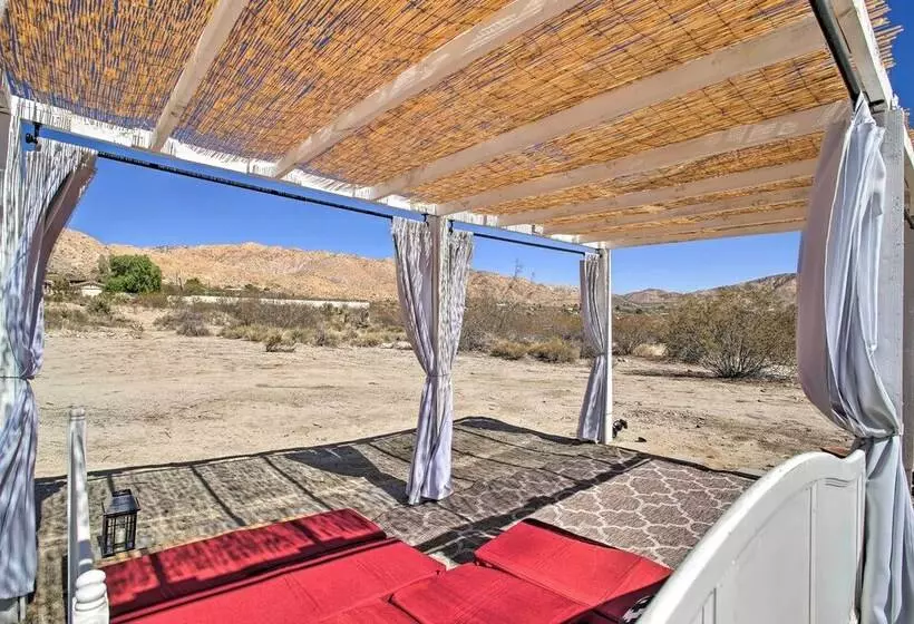 Chic Morongo Valley Home: Mtn Views & Pergola