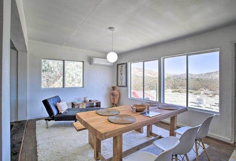 Chic Morongo Valley Home: Mtn Views & Pergola