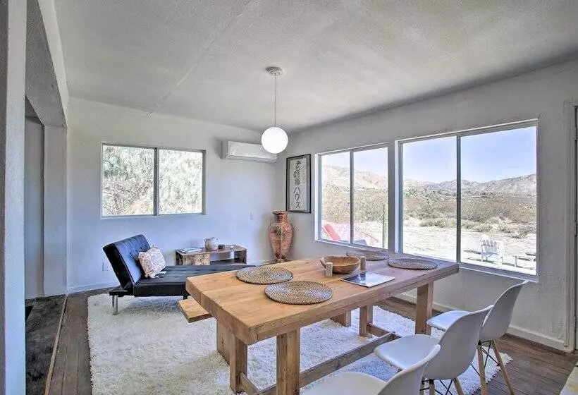 Chic Morongo Valley Home: Mtn Views & Pergola