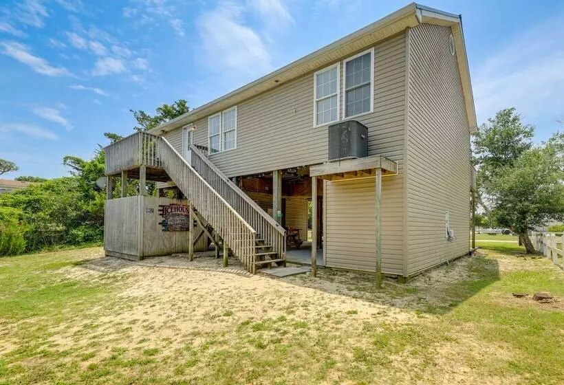 Coastal Emerald Isle Retreat W/ Deck & Grill!