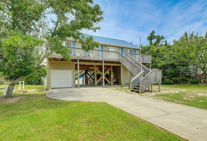 Coastal Emerald Isle Retreat W/ Deck & Grill!