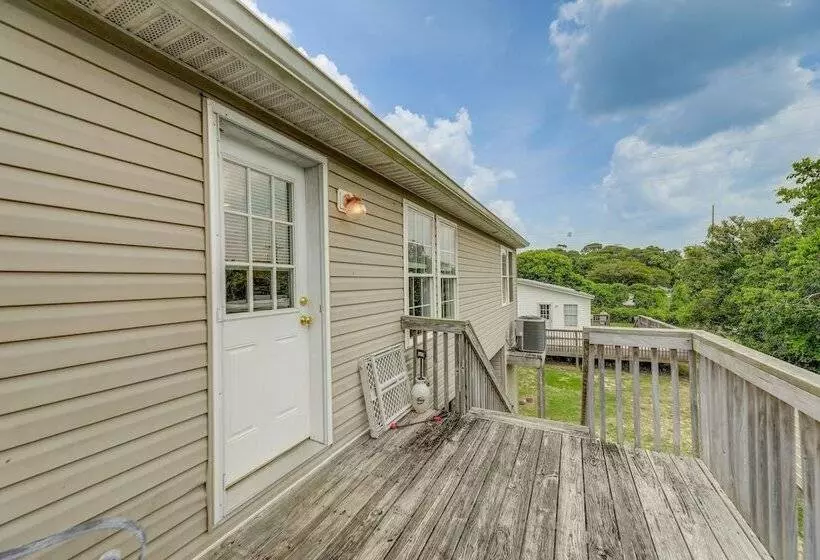 Coastal Emerald Isle Retreat W/ Deck & Grill!