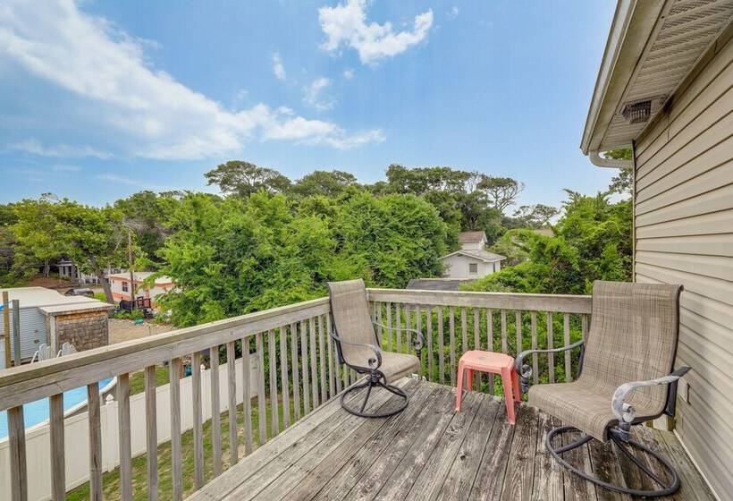Coastal Emerald Isle Retreat W/ Deck & Grill!
