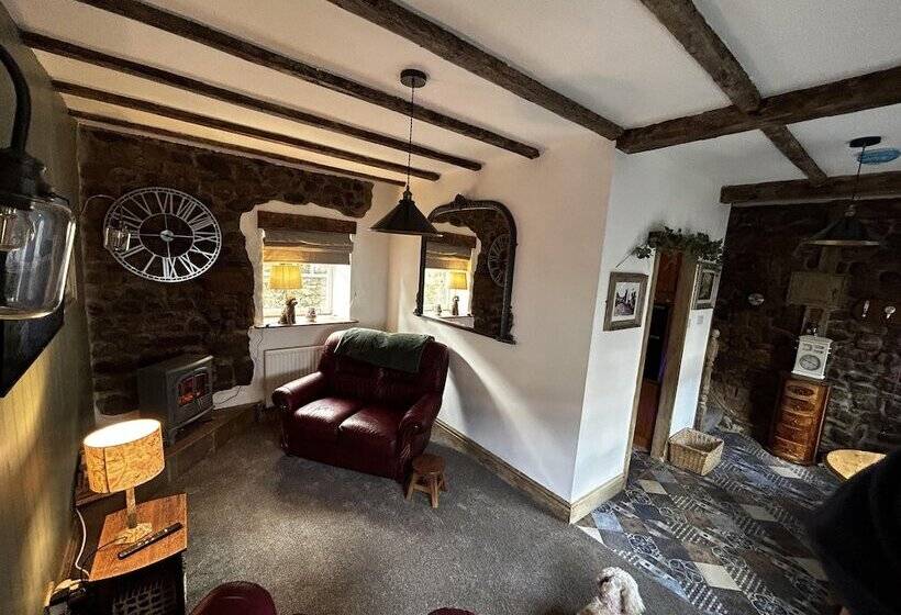 Historic 1601 Nettle Cottage Near Lake District