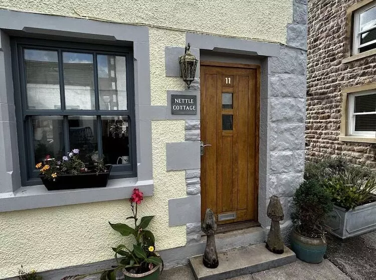 Historic 1601 Nettle Cottage Near Lake District