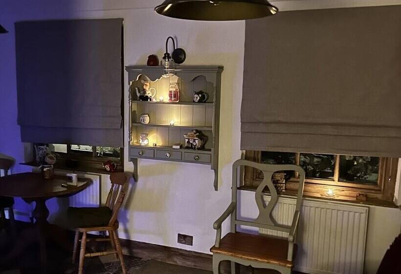 Historic 1601 Nettle Cottage Near Lake District