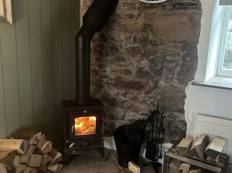 Historic 1601 Nettle Cottage Near Lake District