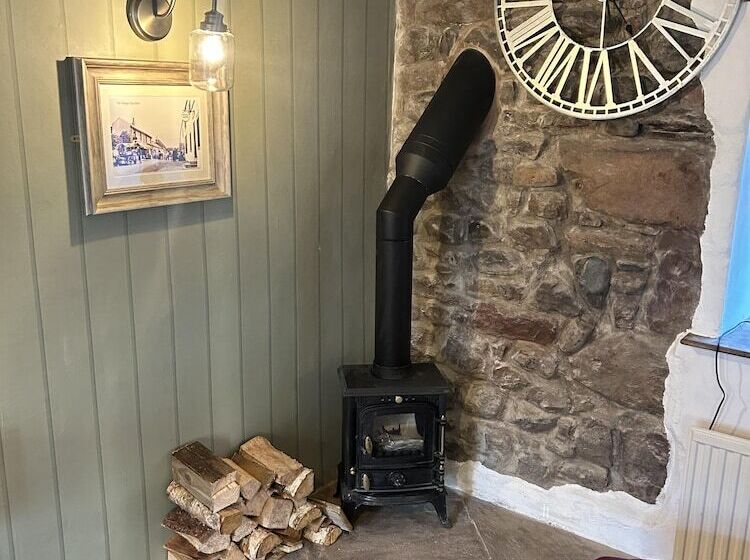 Historic 1601 Nettle Cottage Near Lake District