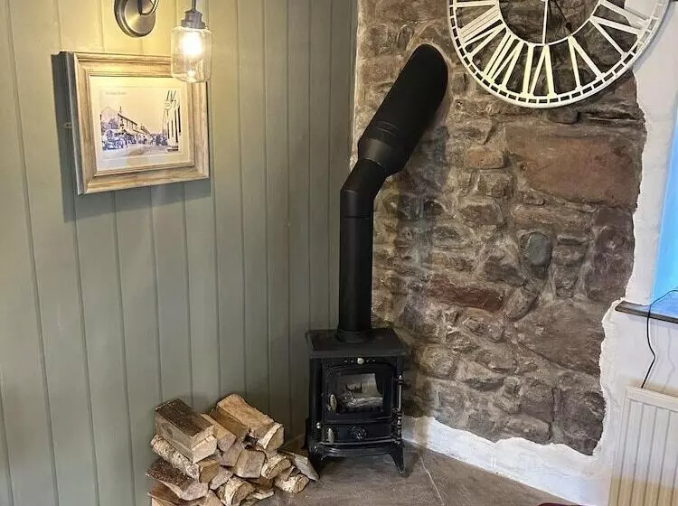 Historic 1601 Nettle Cottage Near Lake District