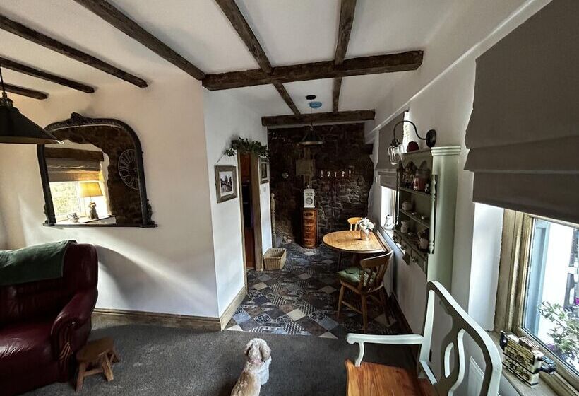Historic 1601 Nettle Cottage Near Lake District