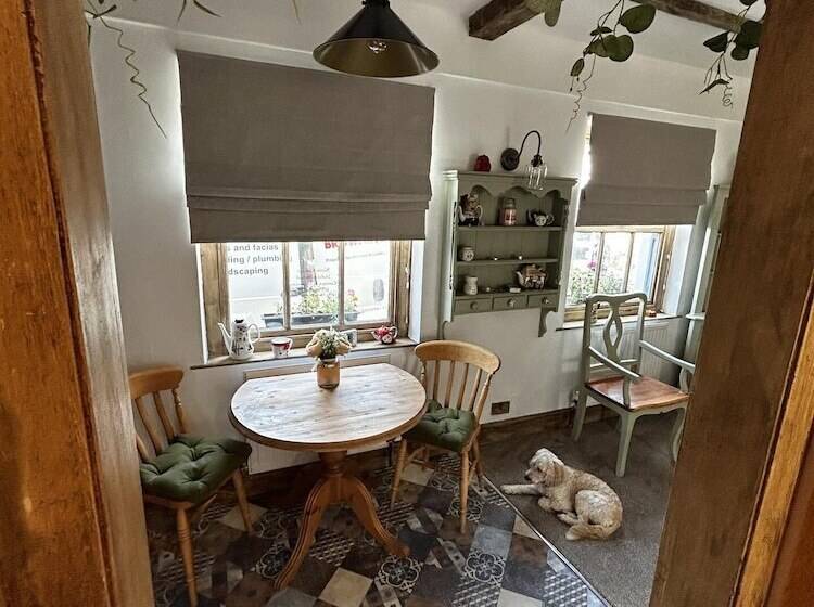 Historic 1601 Nettle Cottage Near Lake District