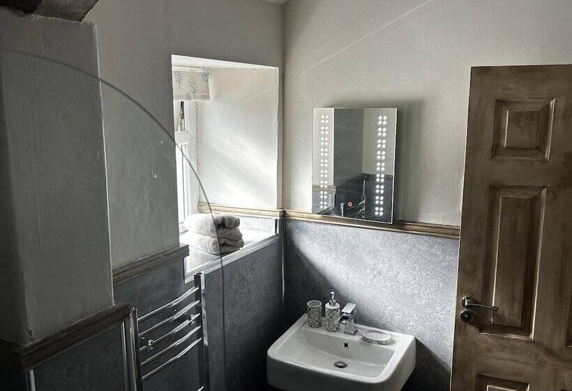 Historic 1601 Nettle Cottage Near Lake District