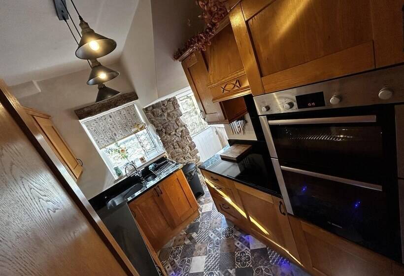 Historic 1601 Nettle Cottage Near Lake District