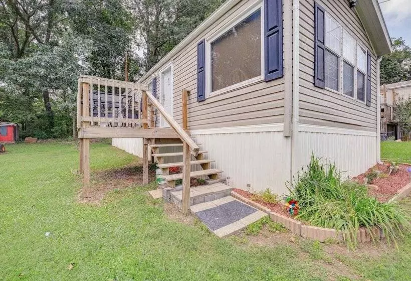 Creekfront Max Meadows Mobile Home With Deck!