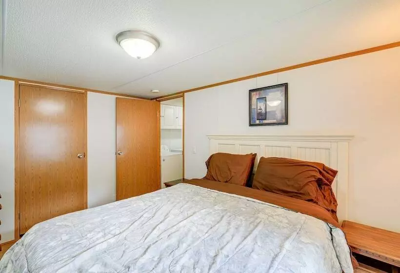 Creekfront Max Meadows Mobile Home With Deck!