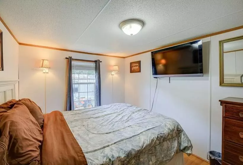 Creekfront Max Meadows Mobile Home With Deck!