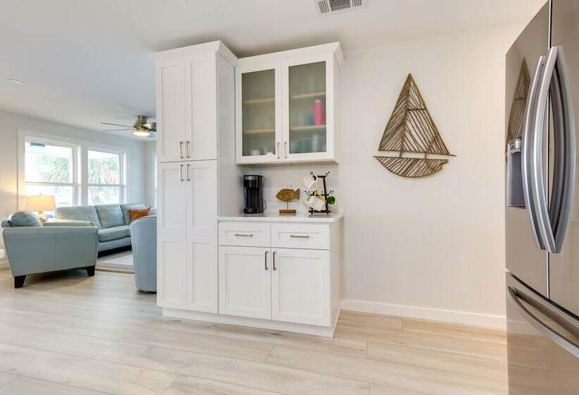 Dauphin Island Vacation Rental: Close To Beaches!