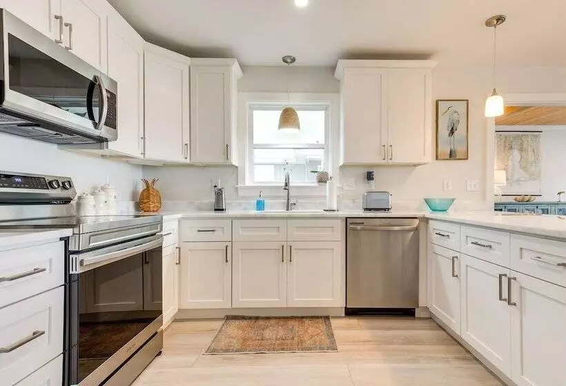 Dauphin Island Vacation Rental: Close To Beaches!