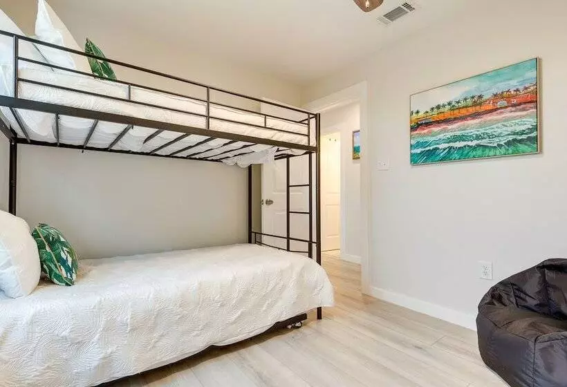 Dauphin Island Vacation Rental: Close To Beaches!