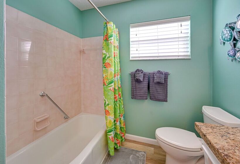 Englewood Oasis W/ Screened Lanai + Outdoor Pool!