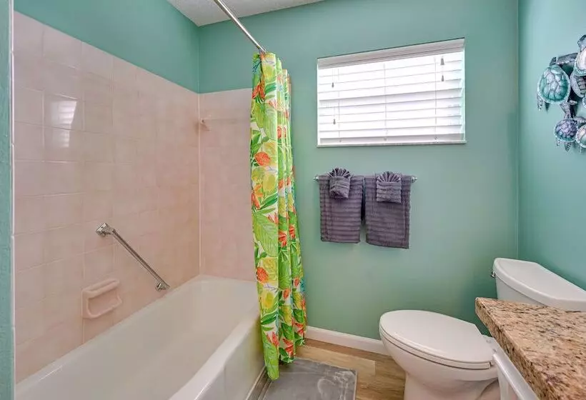 Englewood Oasis W/ Screened Lanai + Outdoor Pool!