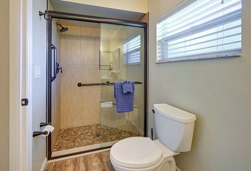 Englewood Oasis W/ Screened Lanai + Outdoor Pool!