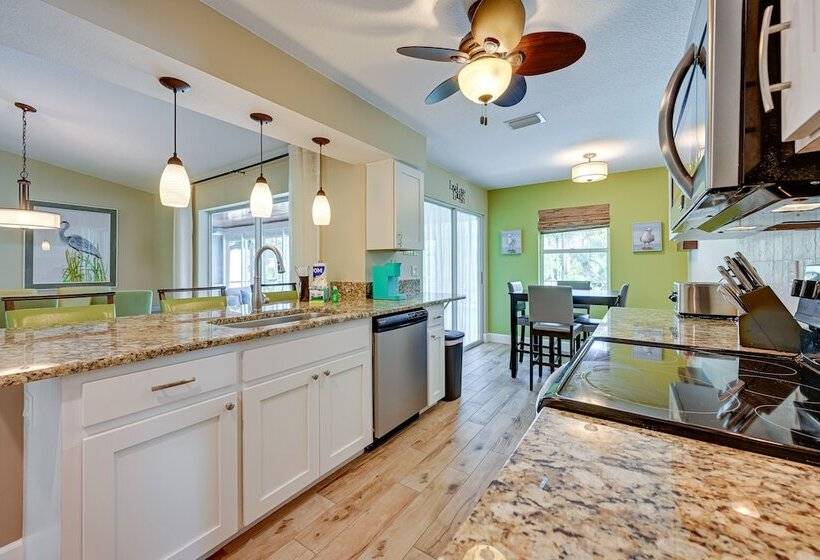 Englewood Oasis W/ Screened Lanai + Outdoor Pool!