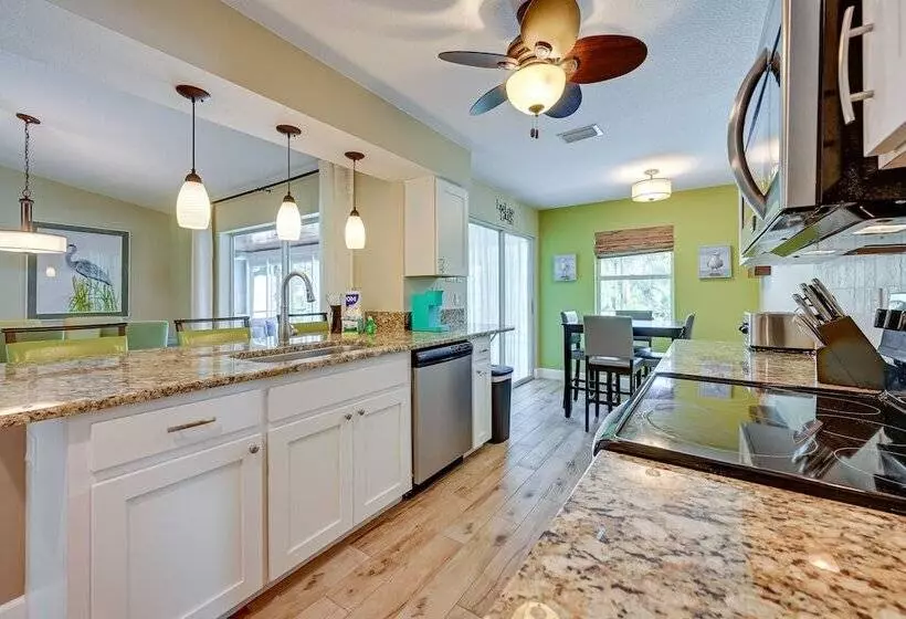 Englewood Oasis W/ Screened Lanai + Outdoor Pool!