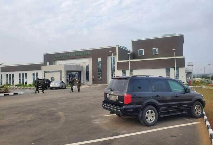 هتل Armed Forces Officers Mess & Suites