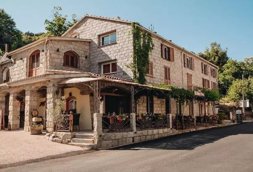 ホテル Auberge U N Antru Versu