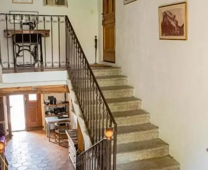 ホテル Auberge U N Antru Versu