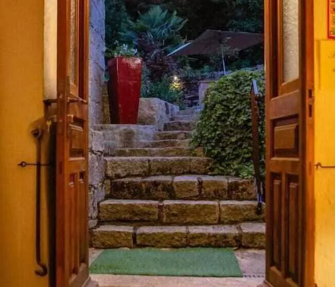 ホテル Auberge U N Antru Versu