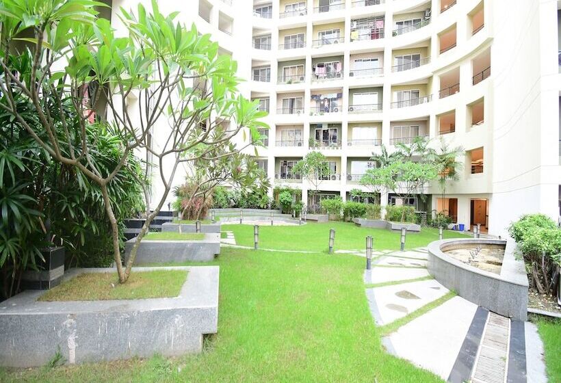 Отель The Xen Suites Kolkata Airport