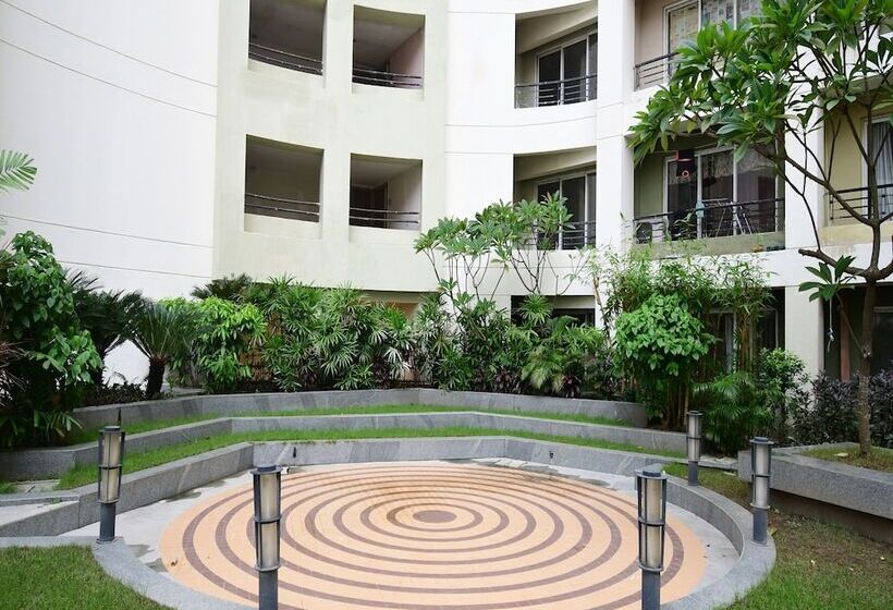 Отель The Xen Suites Kolkata Airport