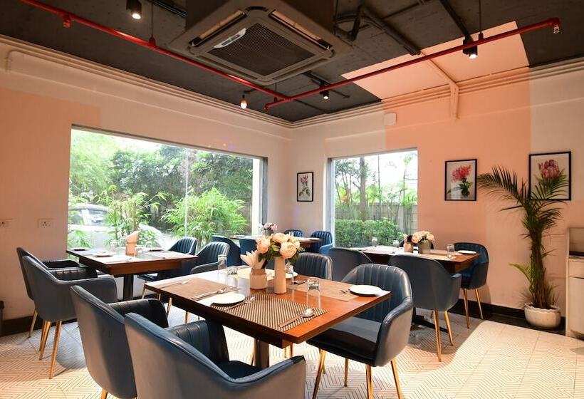 Отель The Xen Suites Kolkata Airport