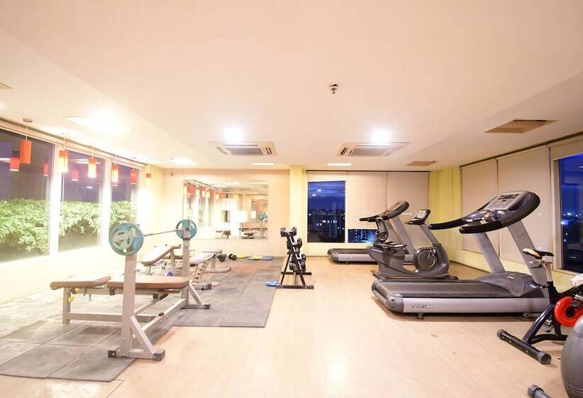 Отель The Xen Suites Kolkata Airport