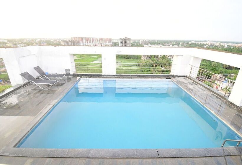 Отель The Xen Suites Kolkata Airport