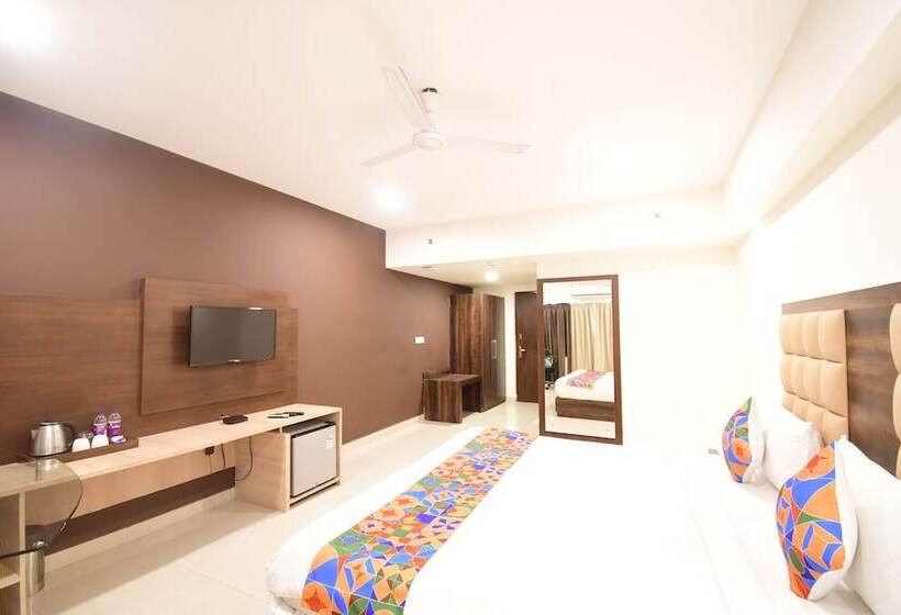 Отель The Xen Suites Kolkata Airport