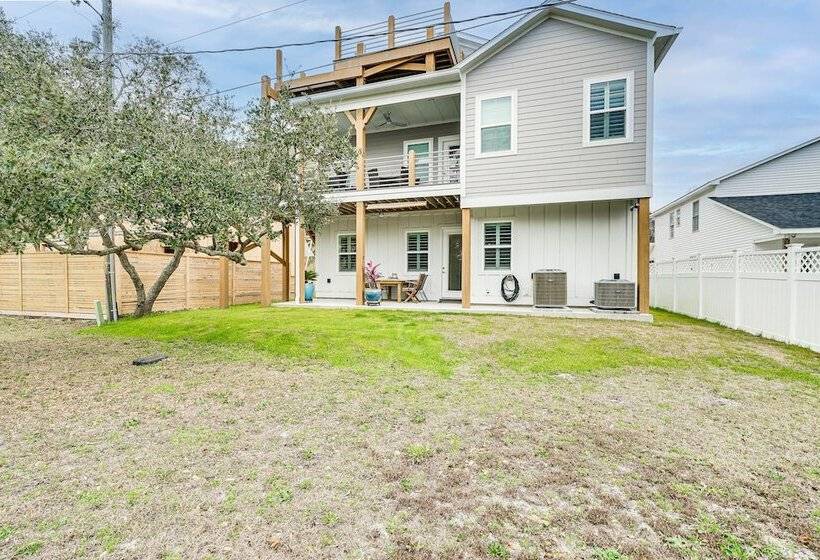 3 Blocks To Kure Beach: Home W/ Patio!