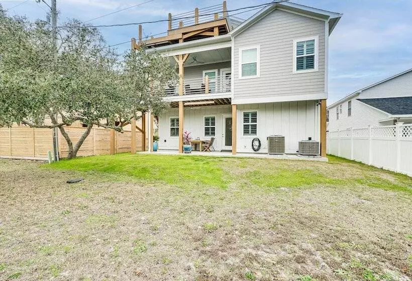 3 Blocks To Kure Beach: Home W/ Patio!