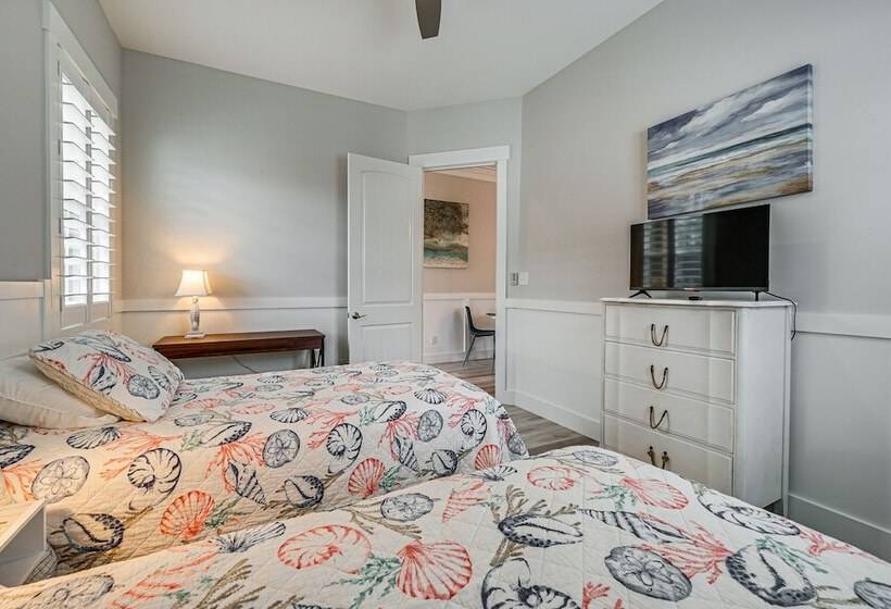 3 Blocks To Kure Beach: Home W/ Patio!