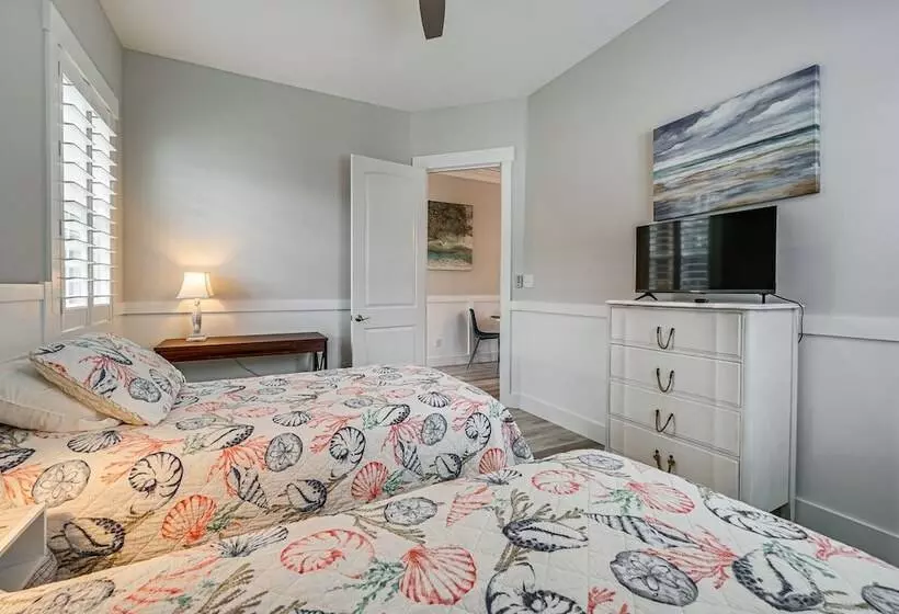 3 Blocks To Kure Beach: Home W/ Patio!