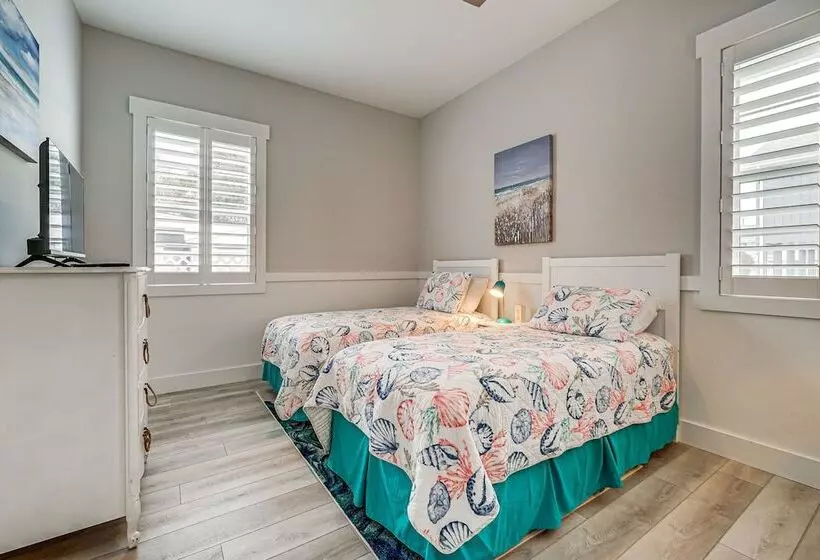 3 Blocks To Kure Beach: Home W/ Patio!