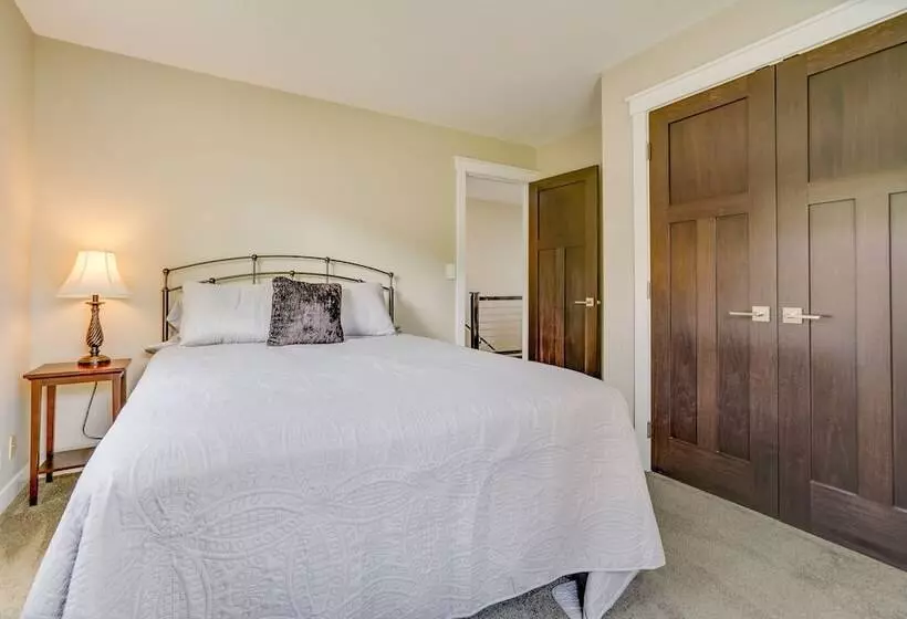 Lakefront Chippewa Falls Haven W/ Private Deck!